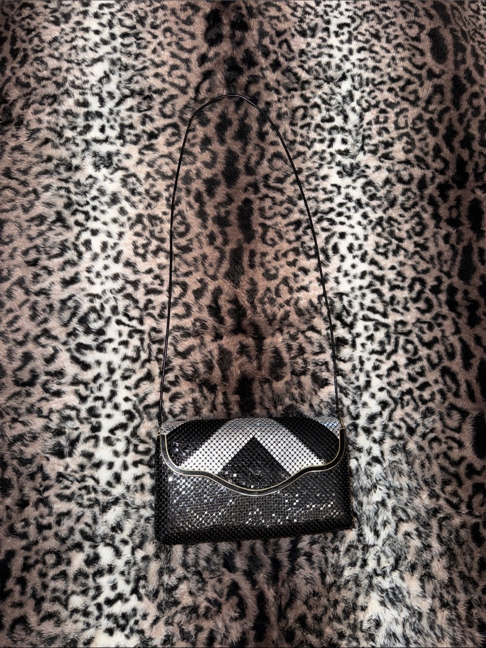 Chain-meal Sparkle Evening Crossbody Bag in Black & SILVER w Gold accent